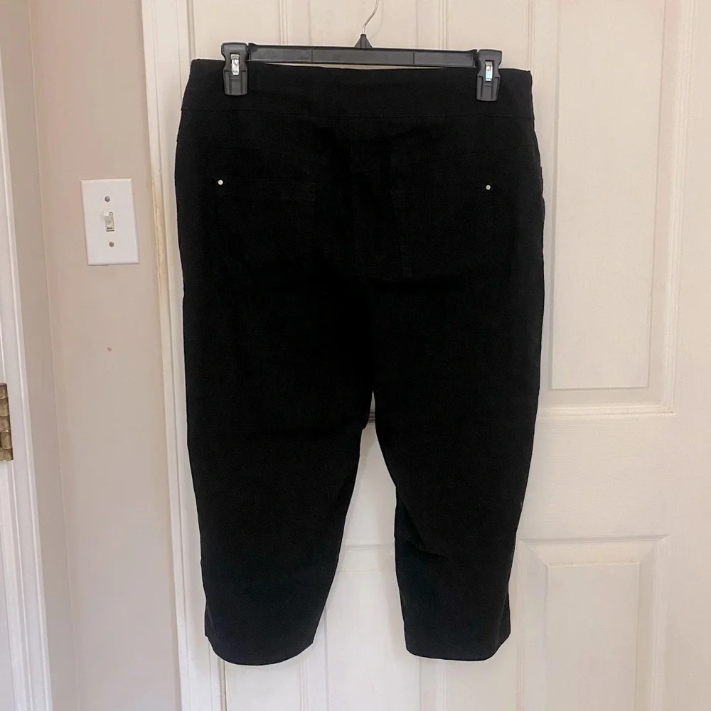 Westbound Woman Capri Pull-On Pants in Black - Picture 8 of 9